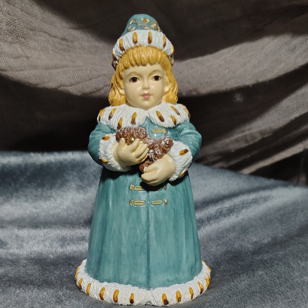 Winter Days H5553 Figurine by Maud Humphrey Bogart